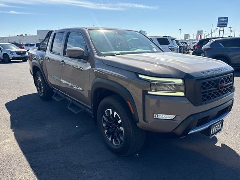 Used 2023 Nissan Frontier PRO-4X w/ Technology Package AWD/4WD image 19