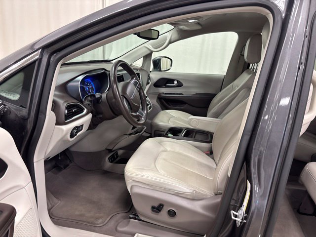 Used 2020 Chrysler Pacifica Touring-L w/ Advanced Safetytec Group FWD image 15