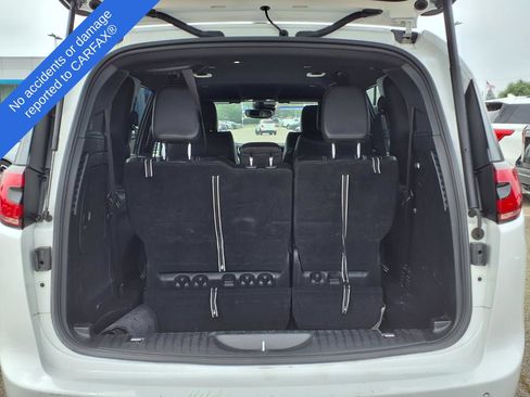 Used 2024 Chrysler Pacifica Limited FWD image 11