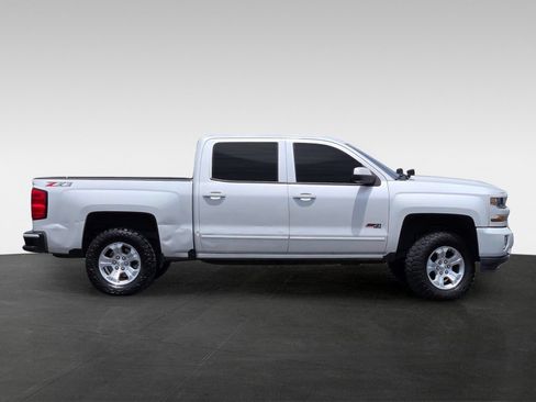Used 2018 Chevrolet Silverado 1500 LT w/ All Star Edition AWD/4WD image 3