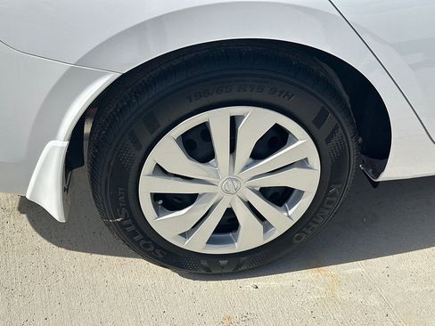 Used 2025 Nissan Versa S w/ Trunk Package image 18