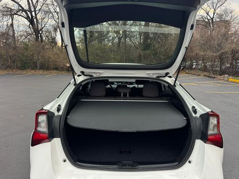 Used 2019 Toyota Prius LE image 28