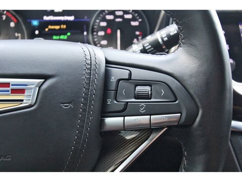 Used 2025 Cadillac XT6 Premium Luxury w/ Platinum Package FWD image 17