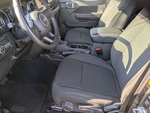 Used 2022 Jeep Gladiator Sport image 19