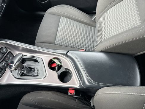 Used 2021 Dodge Challenger SXT image 21