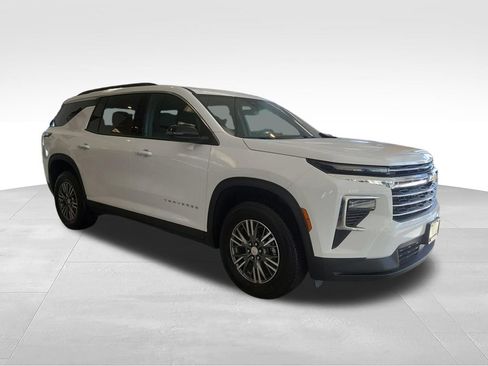 New 2026 Chevrolet Traverse LT w/ LPO, Floor Liner Package FWD image 8
