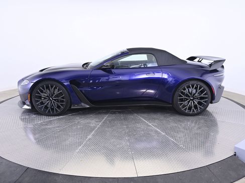 Used 2023 Aston Martin V12 Vantage Roadster image 12