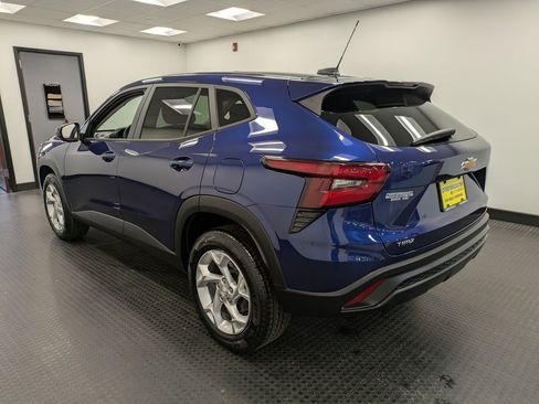 Used 2024 Chevrolet Trax LS w/ LS Convenience Package image 6