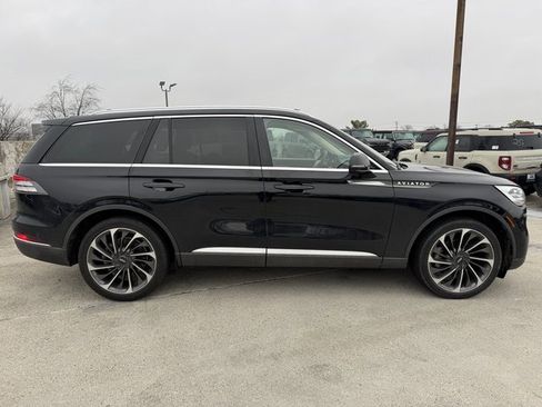 Used 2023 Lincoln Aviator Reserve w/ Equipment Group 201A image 2