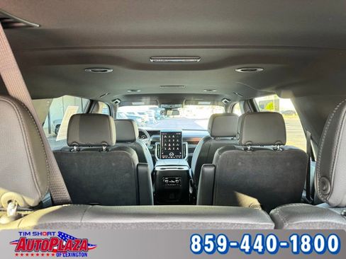 Used 2025 GMC Yukon XL Denali AWD/4WD image 38