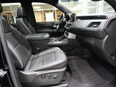 Used 2022 GMC Yukon SLT w/ SLT Premium Package image 10