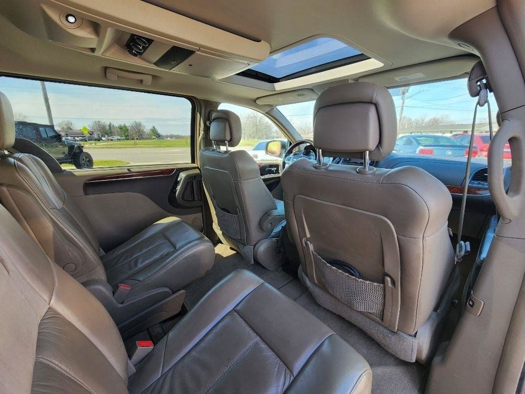 Used 2012 Chrysler Town & Country Limited w/ Luxury Group FWD image 20