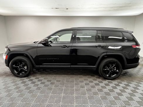 Used 2023 Jeep Grand Cherokee L Laredo image 11