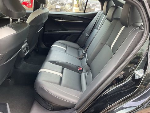 Used 2025 Toyota Camry SE image 15