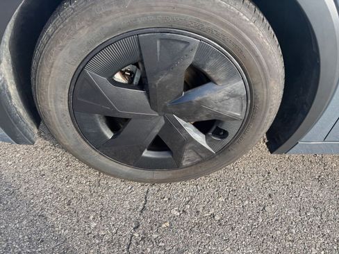 Used 2025 Toyota Prius LE image 28