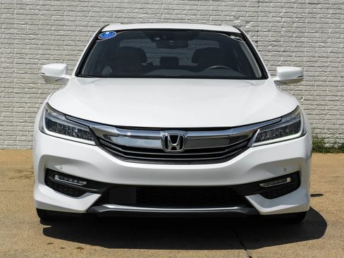 Used 2016 Honda Accord Touring image 5