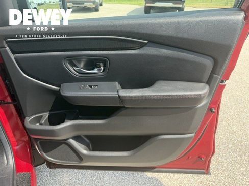 Used 2025 Honda Pilot Black Edition image 40