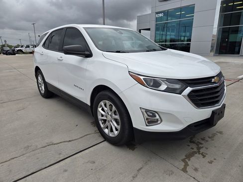 Used 2021 Chevrolet Equinox LS w/ LS Convenience Package FWD image 1