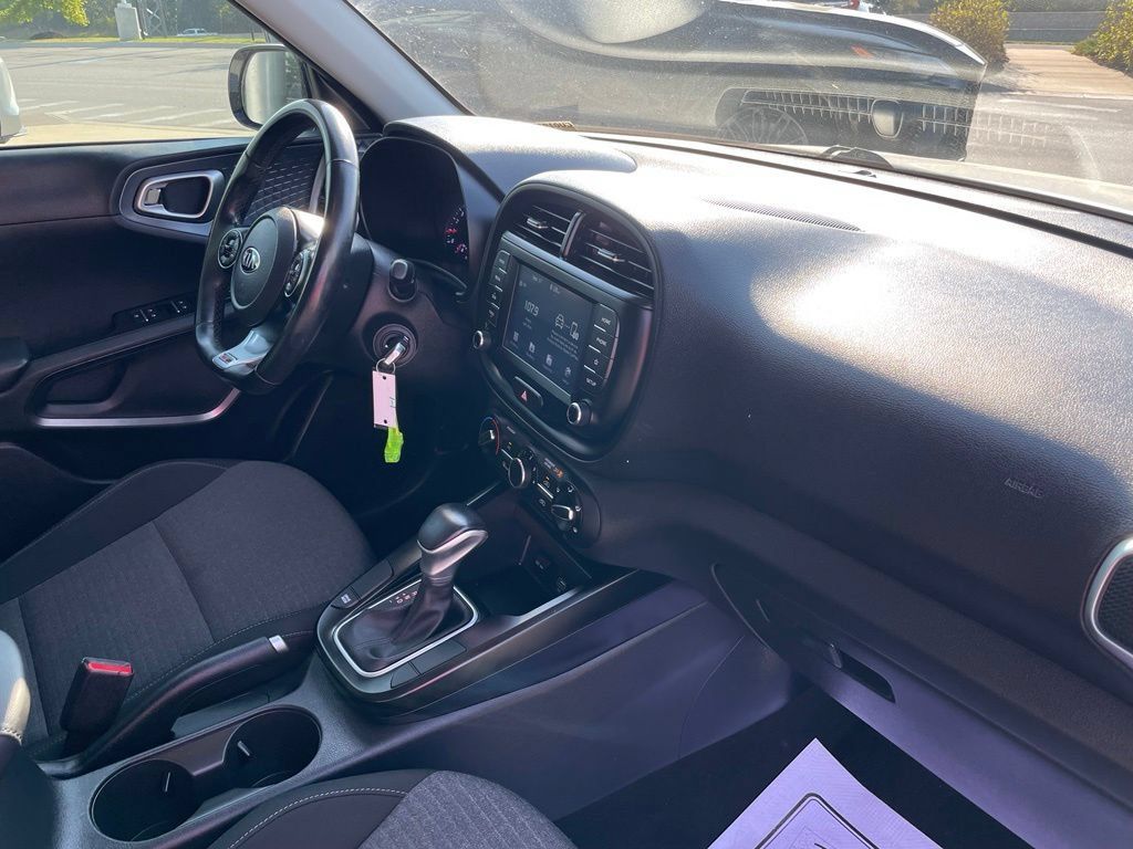 Used 2020 Kia Soul GT-Line FWD image 28