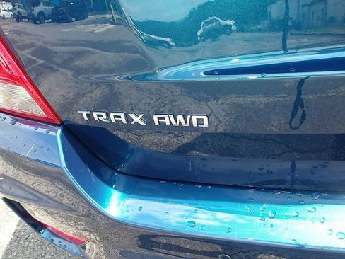 Used 2020 Chevrolet Trax LT w/ Driver Confidence Package AWD/4WD image 9