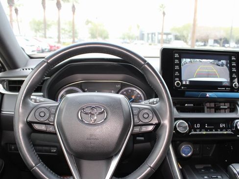 Used 2021 Toyota Venza XLE image 29