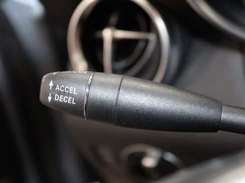 Used 2012 Mercedes-Benz SLK 350 image 38