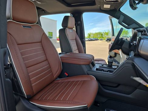 New 2026 GMC Sierra 1500 Denali Ultimate w/ LPO, Black Badging Package AWD/4WD image 10