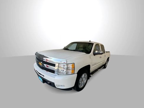 Used 2011 Chevrolet Silverado 1500 LTZ w/ LTZ White Diamond Edition AWD/4WD image 4