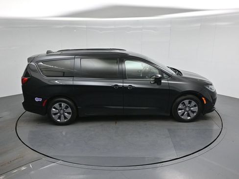 Used 2018 Chrysler Pacifica Limited w/ Advanced Safetytec Group FWD image 40
