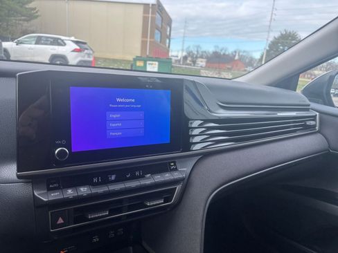 Used 2025 Toyota Camry LE image 33