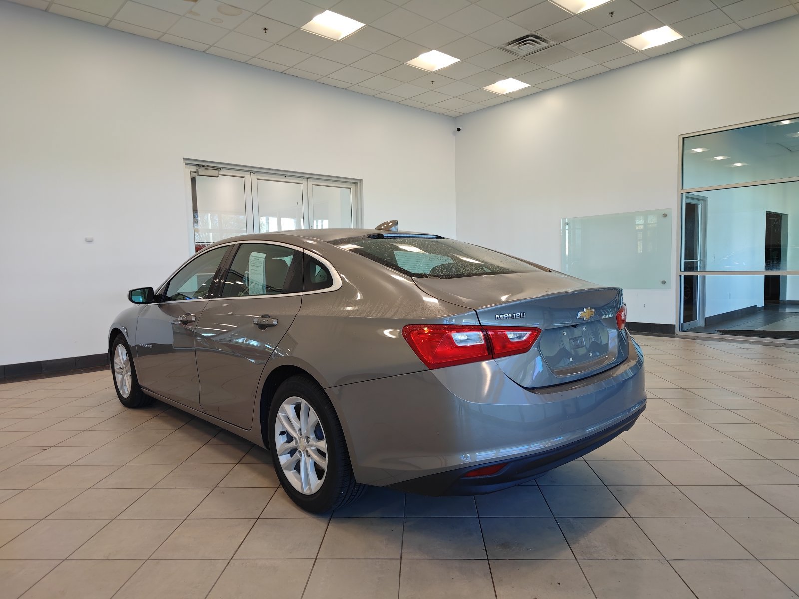 Used 2017 Chevrolet Malibu LT FWD image 5