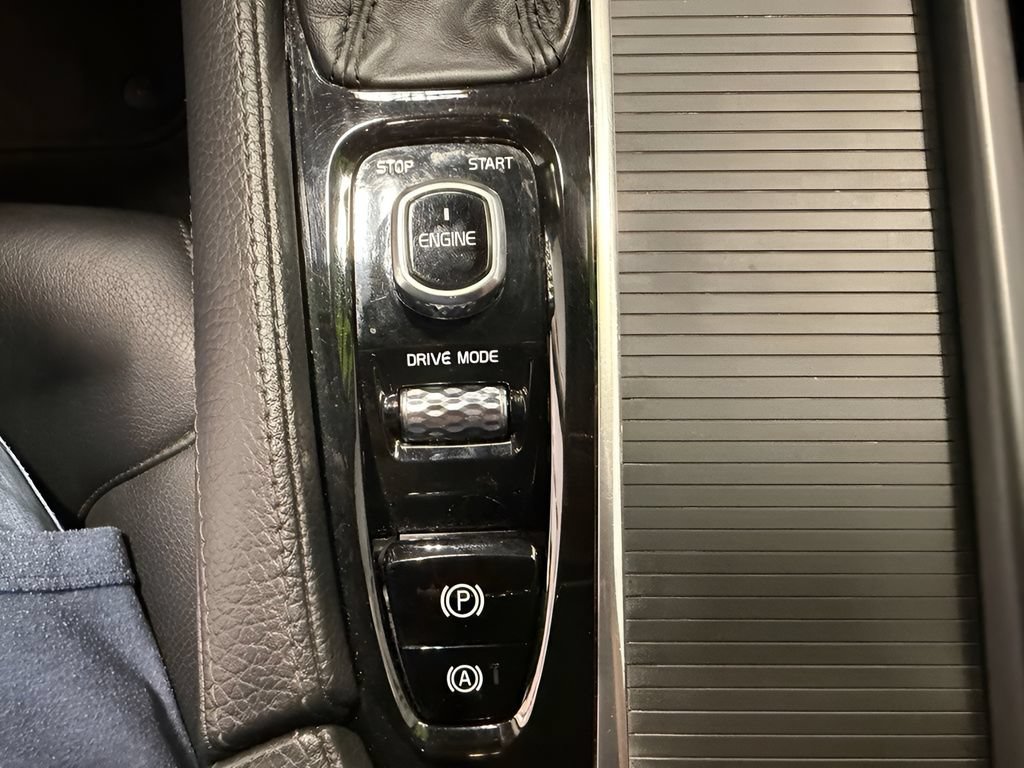 Used 2017 Volvo S90 T6 Momentum w/ Vision Package AWD/4WD image 17