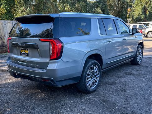 Used 2023 GMC Yukon XL Denali Ultimate image 12