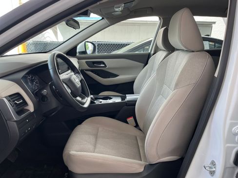 Used 2025 Nissan Rogue SV image 28