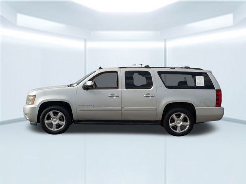 Used 2011 Chevrolet Suburban LTZ image 2
