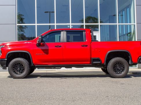 Used 2024 Chevrolet Silverado 2500 ZR2 w/ Technology Package AWD/4WD image 7