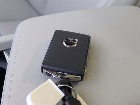 New 2026 Volvo V60 B5 Cross Country Plus w/ Protection Package Premier image 42