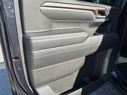 Used 2025 GMC Sierra 1500 SLT image 24