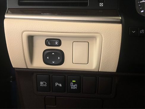 Used 2017 Lexus ES 350 w/ Luxury Package image 29