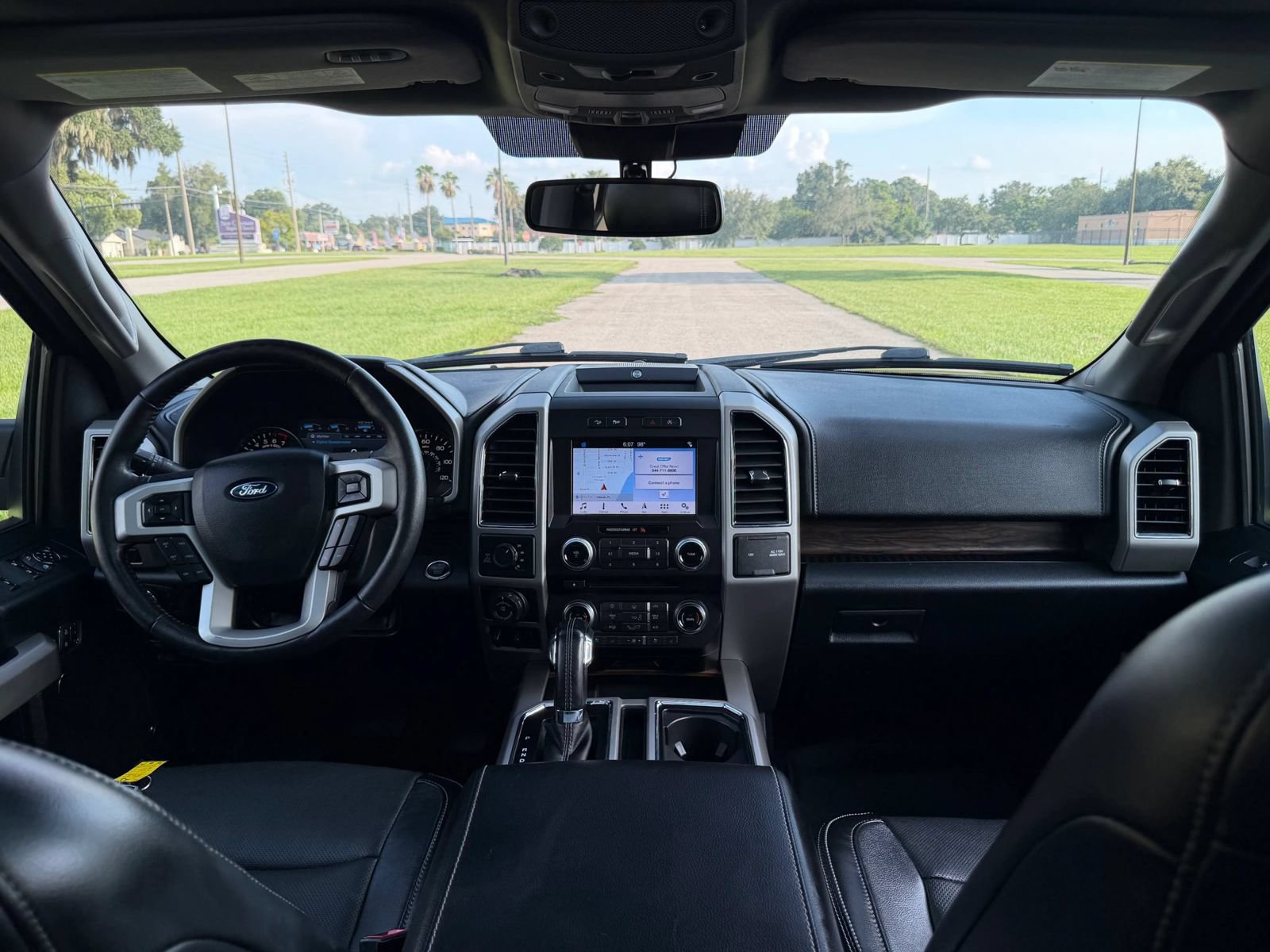 Used 2018 Ford F150 Lariat w/ Equipment Group 502A Luxury AWD/4WD image 11