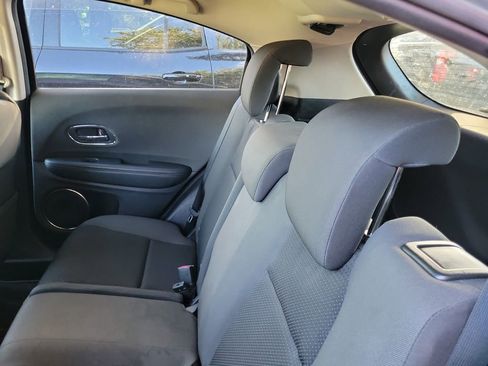 Used 2022 Honda HR-V EX image 9