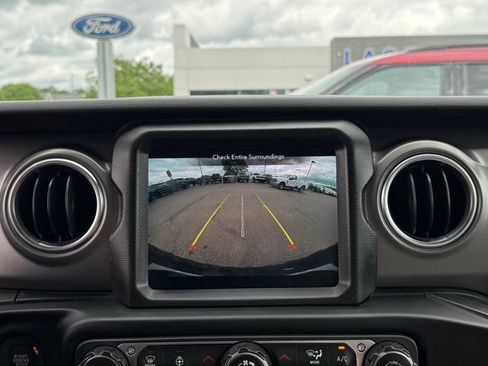 Used 2023 Jeep Wrangler Unlimited Rubicon 4xe w/ Cold Weather Group AWD/4WD image 4