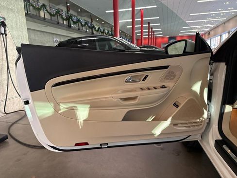 Used 2014 Volkswagen Eos Executive image 11