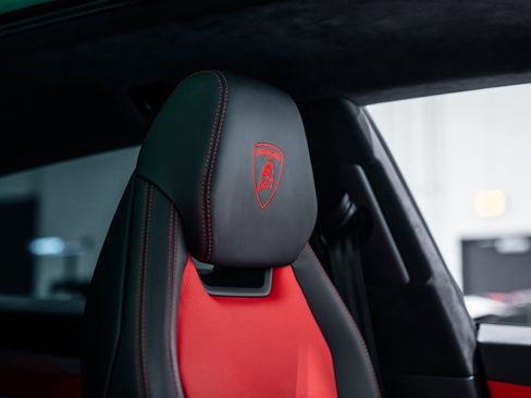 Used 2021 Lamborghini Urus image 19