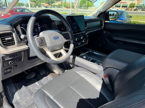 Used 2022 Ford Expedition XLT RWD image 12