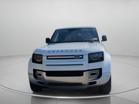 Used 2022 Land Rover Defender 110 SE image 4