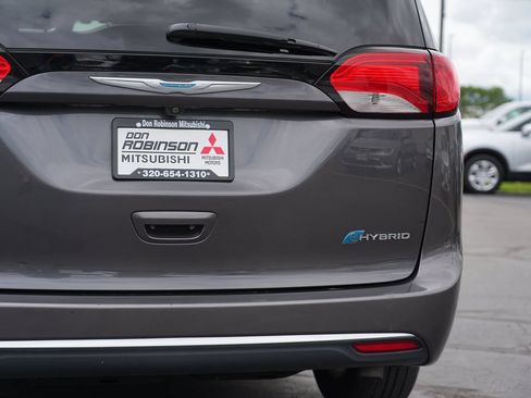Used 2017 Chrysler Pacifica Touring Plus FWD image 10
