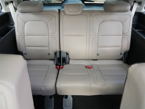 Used 2023 Lincoln Navigator Reserve image 15