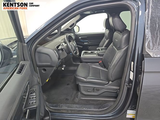 Used 2025 Ford Expedition Max Platinum w/ Stealth Performance Package AWD/4WD image 4