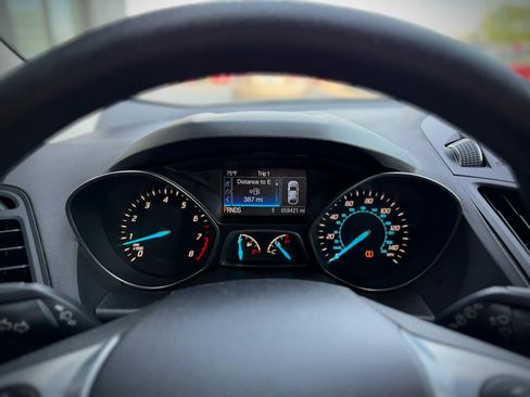 Used 2016 Ford Escape SE FWD image 10